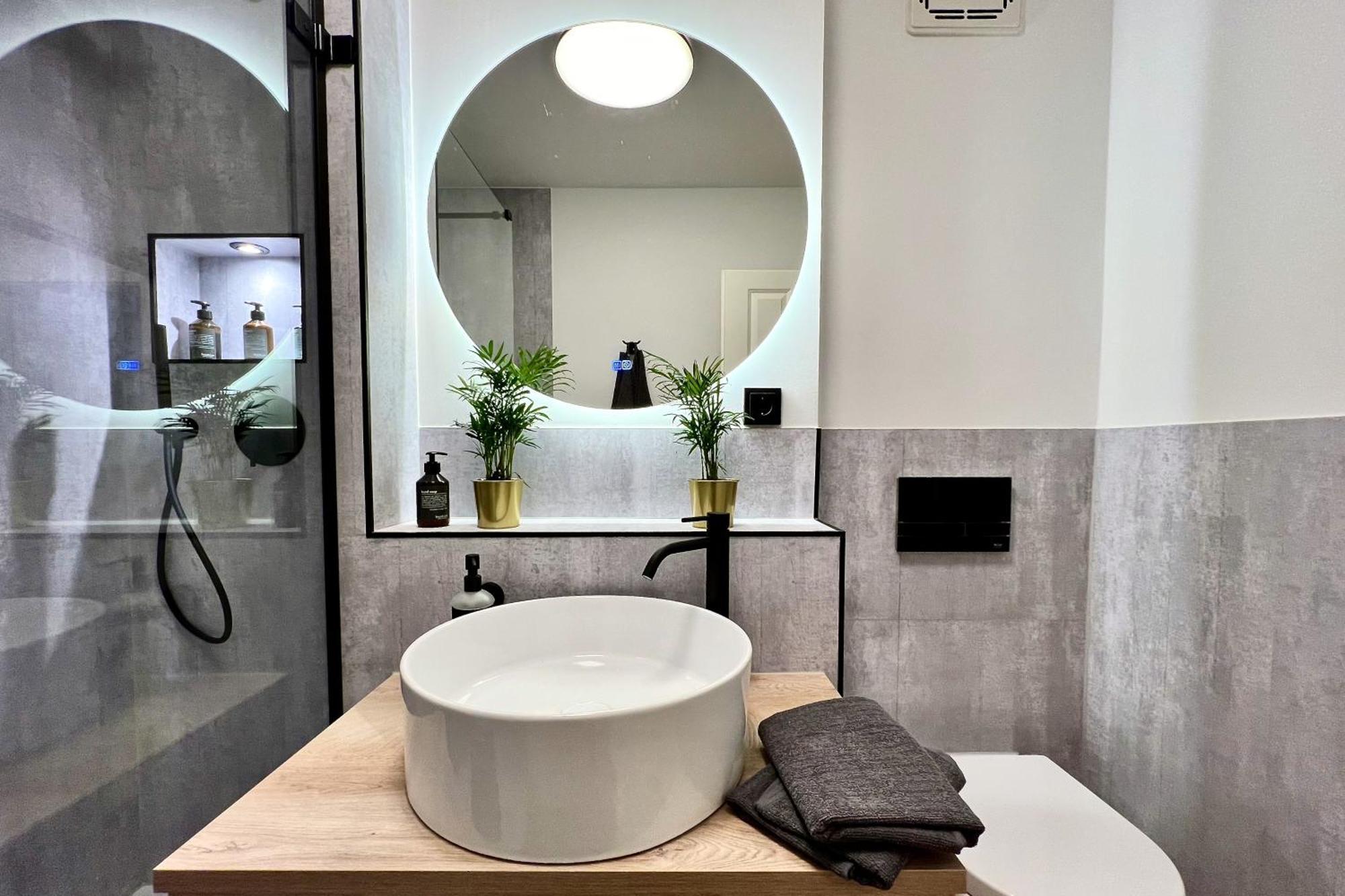 Edler Wohnraum Noble Stadtoase Mit Boxspringbett, Kaffeevollautomat, Lift & Parkplatz Хемниц Экстерьер фото