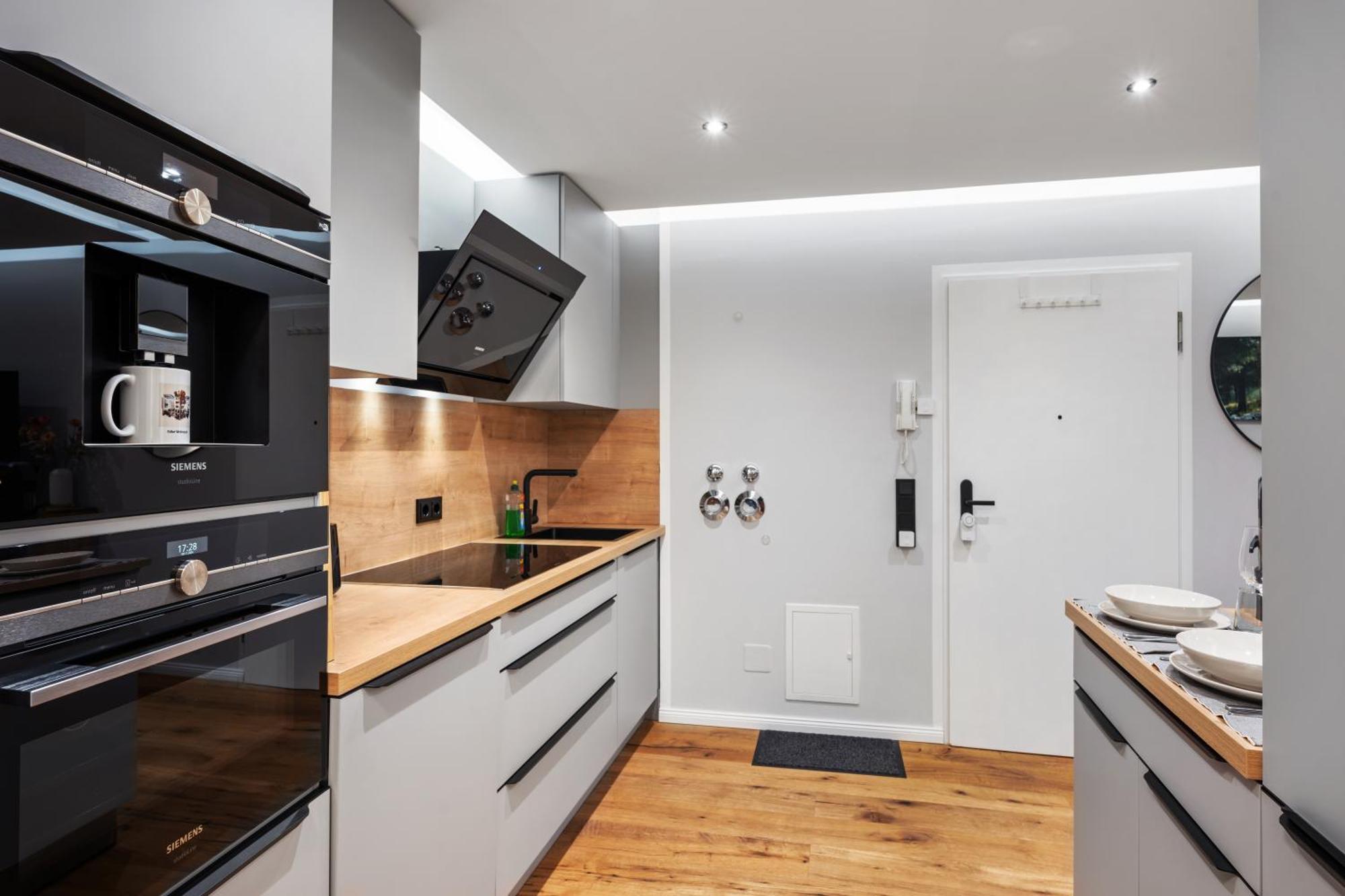 Edler Wohnraum Noble Stadtoase Mit Boxspringbett, Kaffeevollautomat, Lift & Parkplatz Хемниц Экстерьер фото